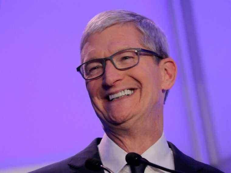 Tim Cook a gagné plus de 1 400 fois l’employé moyen d’Apple en 2021