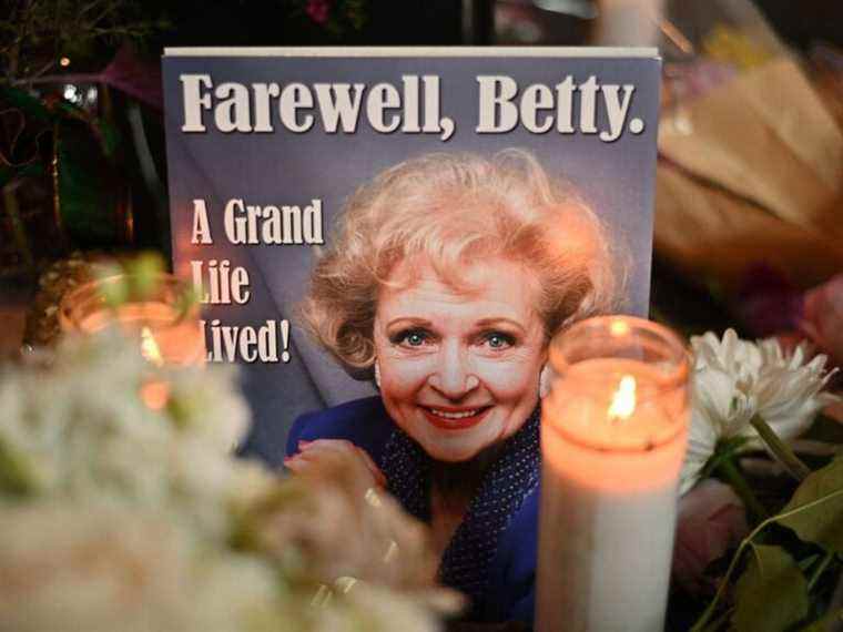 L’agent de Betty White dénonce les rumeurs de décès liées au rappel de COVID-19