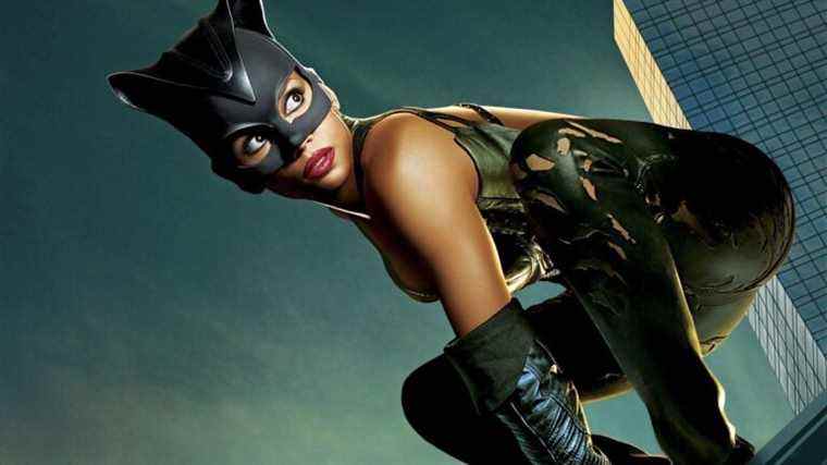 Halle Berry offre des conseils à Catwoman à Zoe Kravitz avant l'arrivée de Batman 
