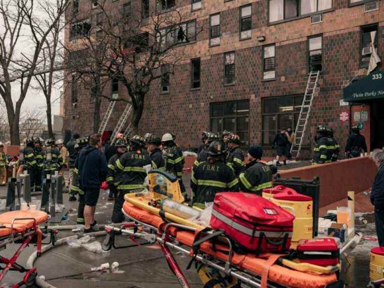 L’incendie d’un appartement à New York fait 19 morts, dont 9 enfants