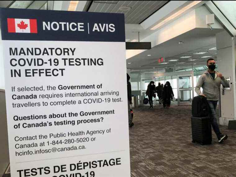 Les États-Unis déconseillent les voyages au Canada alors que les hospitalisations liées au COVID atteignent des niveaux critiques