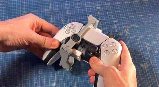 YouTuber crée une manette PS5 accessible à une main