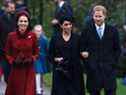 (LR) Catherine, duchesse de Cambridge, Meghan, duchesse de Sussex et le prince Harry, duc de Sussex arrivent pour assister au service religieux du jour de Noël à l'église St Mary Magdalene sur le domaine de Sandringham le 25 décembre 2018 à King's Lynn, en Angleterre.  (Photo de Stephen Pond/Getty Images)