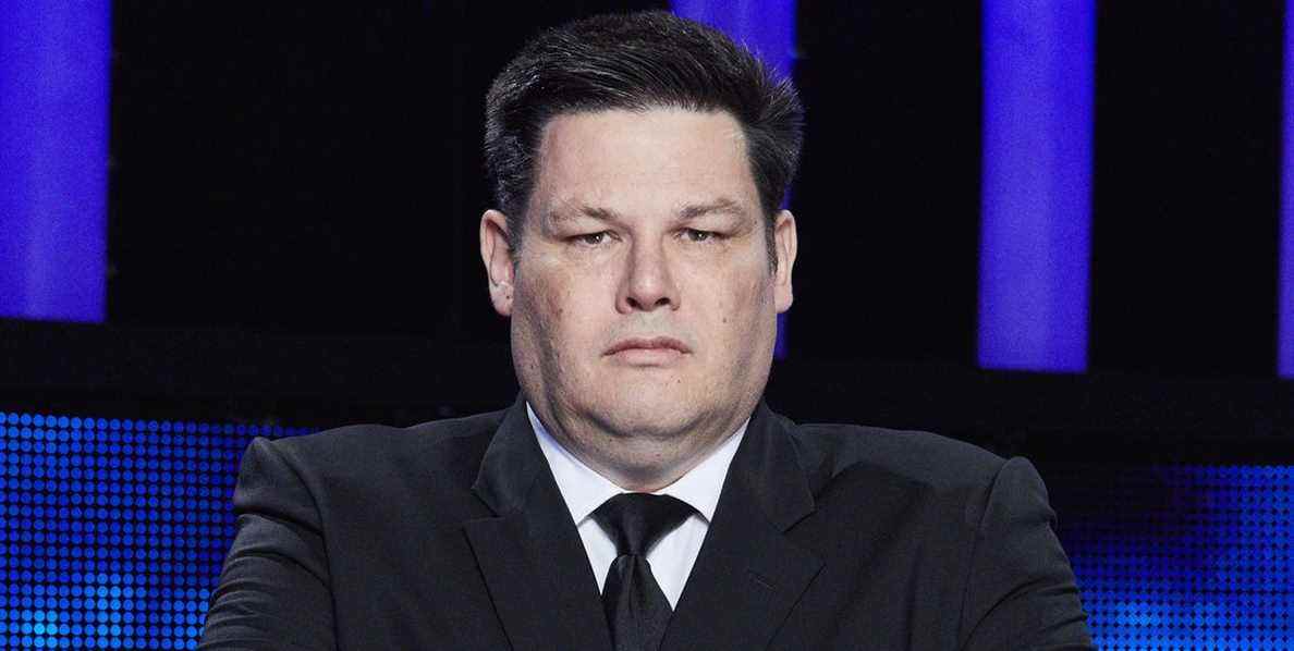 Beat the Chasers Mark Labbett se moque de l'hôte avec une blague livresque

