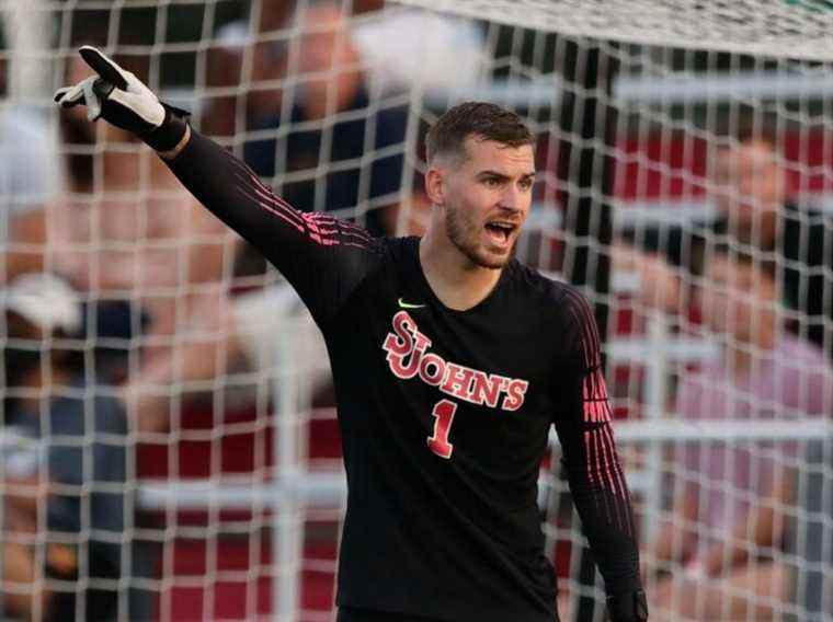 Le Toronto FC recrute une paire de Canadiens, promeut Petrasso et expédie Dom Dwyer