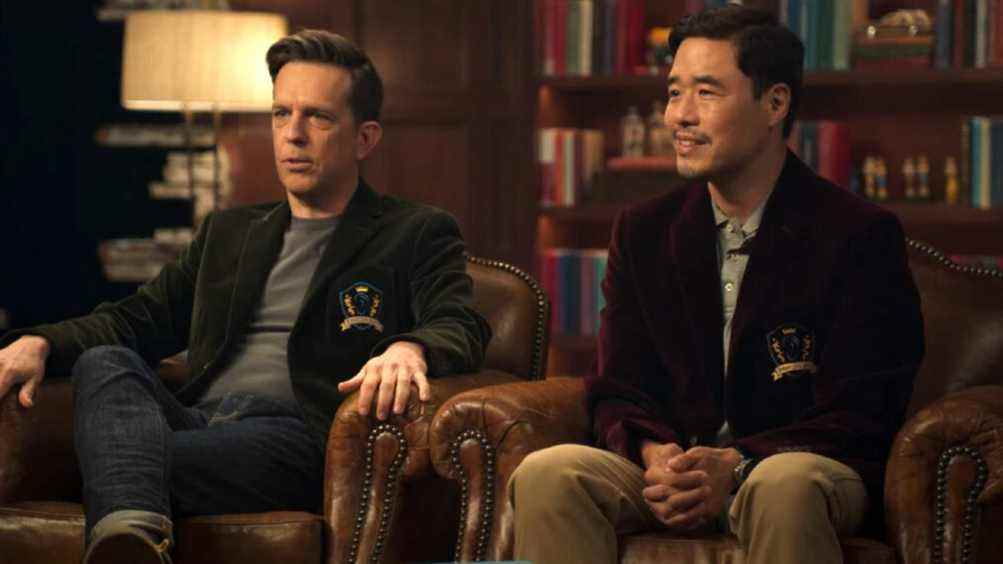 'True Story': Ed Helms et Randall Park découvrent l'amour de Yasmin pour la lutte au premier coup d'œil (VIDEO)
