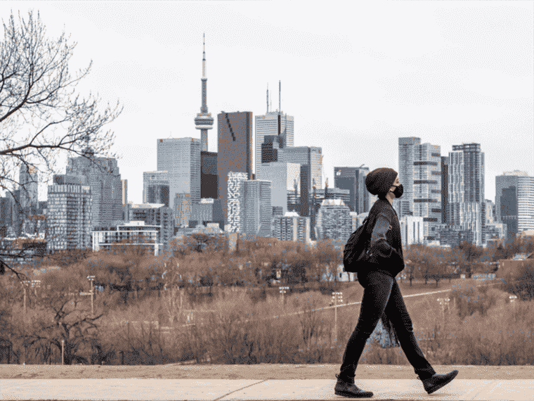 Au revoir Toronto : la pandémie de COVID-19 accélère l’exode urbain du Canada