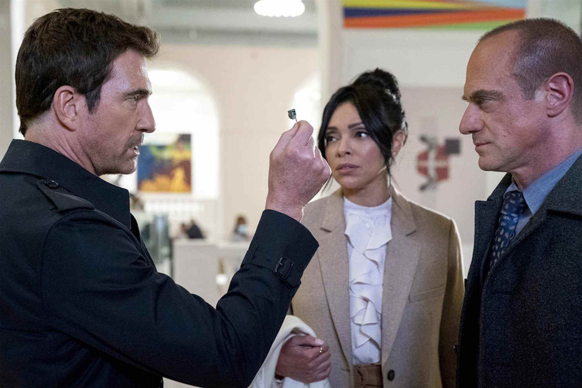 Dylan McDermott comme Richard Wheatley, Tamara Taylor comme Angela Wheatley, Christopher Meloni comme détective Elliot Stabler dans Law & Order Crime organisé