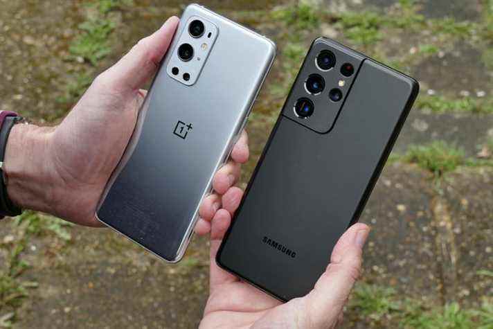 Deux des meilleurs téléphones 5G, le OnePlus 9 Pro et le Samsung Galaxy S21 Ultra.