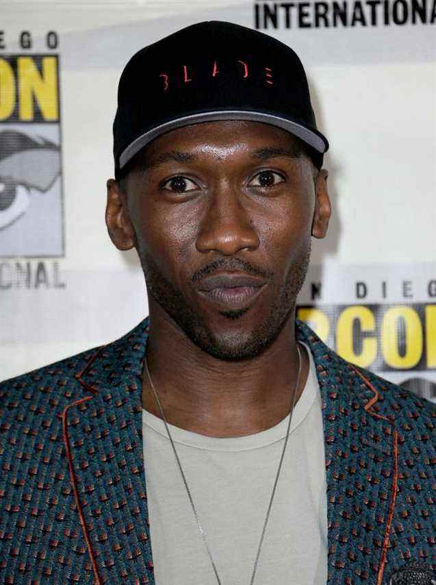 Mahershala Ali porte un chapeau Blade au SDCC 2019 (Getty)