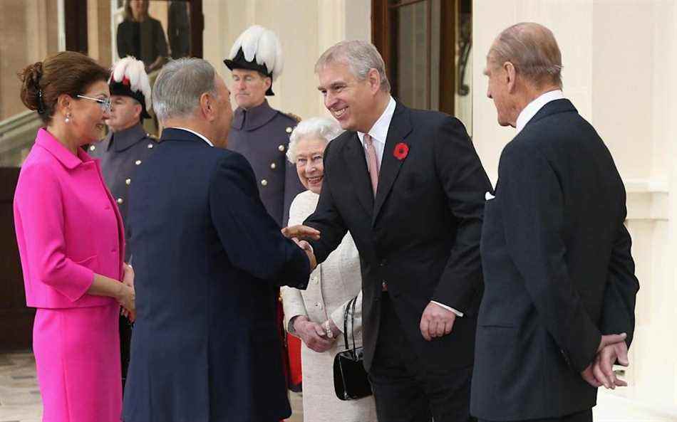 Noursoultan Nazarbaïev et la vice-première ministre Dariga Nazarbaïeva au palais de Buckingham en 2015