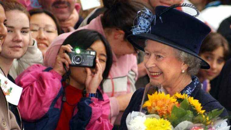 Avez-vous cassé la reine?  Occasion pour le public de voir ses propres photos royales exposées