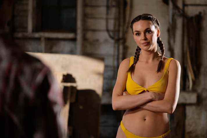 L'actrice Michelle Mylett dans une scène de la saison 10 de Letterkenny.