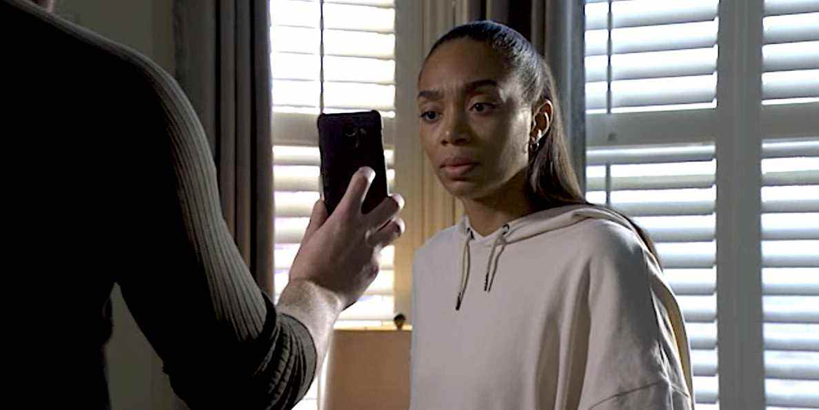 Chelsea Fox d'EastEnders reçoit une nouvelle menace sinistre de Gray Atkins

