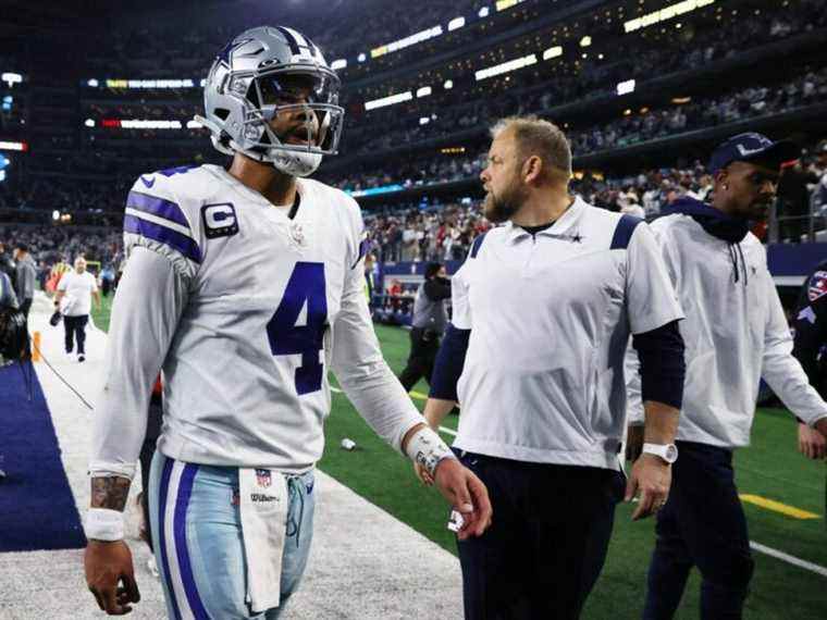 Cowboys QB Dak Prescott s’excuse d’avoir félicité les fans qui ont jeté des ordures sur les officiels