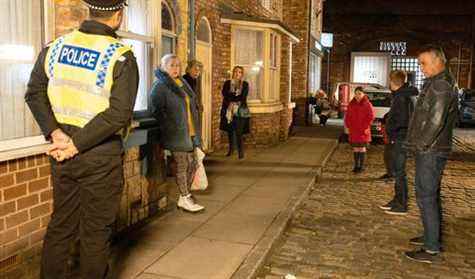 bernie, police, evelyn, chesney, dev, rue du couronnement