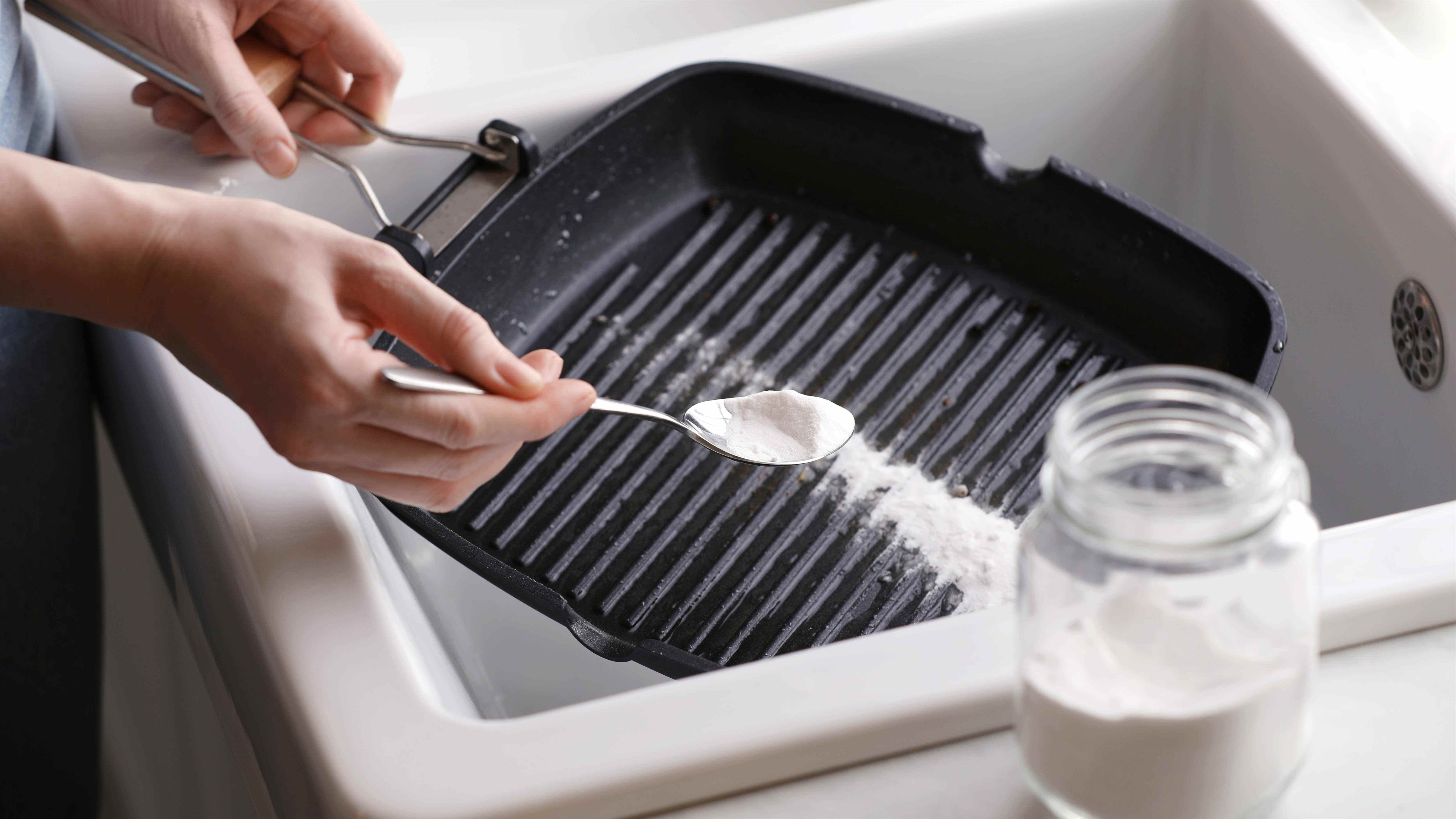 Bicarbonate de soude dans la casserole