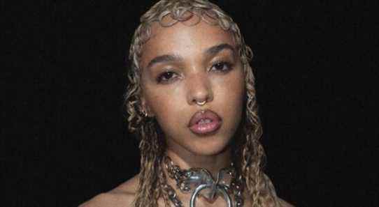 FKA Twigs Talks Mixtape 'Caprisongs', Travailler avec le week-end et 'Apprendre à transformer la douleur en joie'