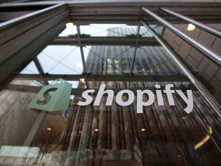 Shopify plonge dans l’épave technologique de 2022, perdant son titre de plus grande société cotée en bourse au Canada