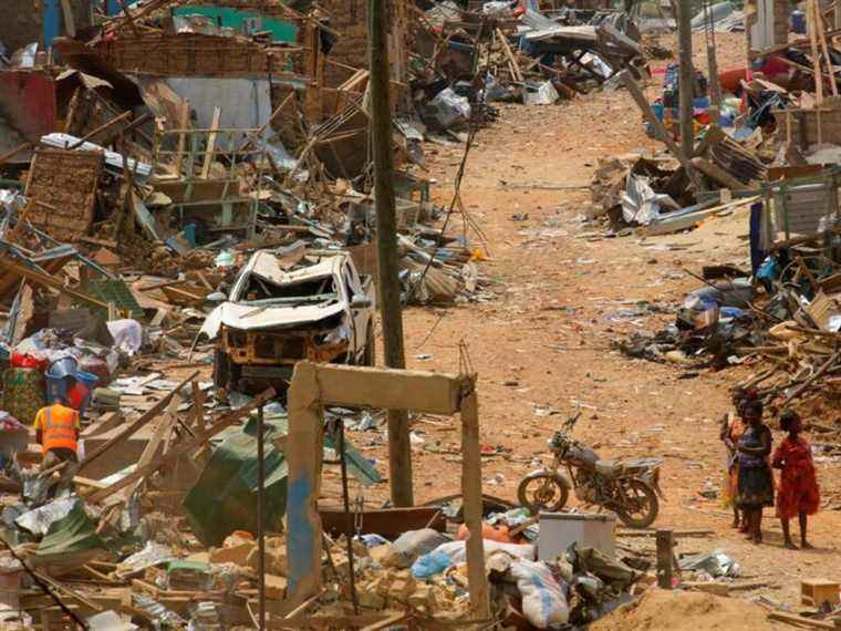 Un camion se dirigeant vers la mine d’or de Kinross au Ghana explose, rasant un village