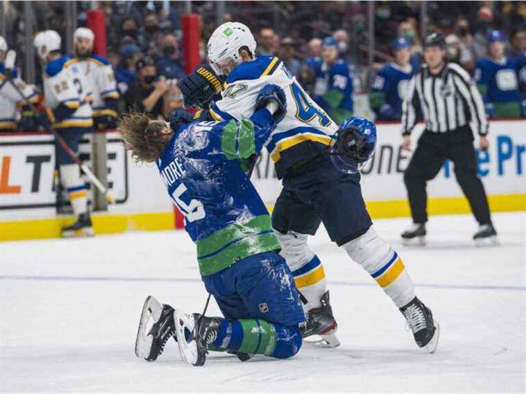 Les Blues gâchent la fête de 1 000 matchs de Boudreau dans la défaite des Canucks