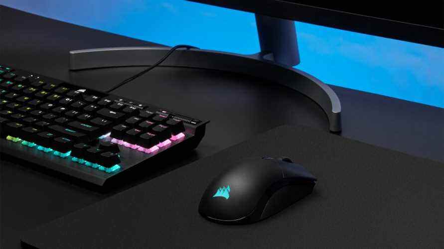 La souris de jeu sans fil Corsair Saber RGB Pro