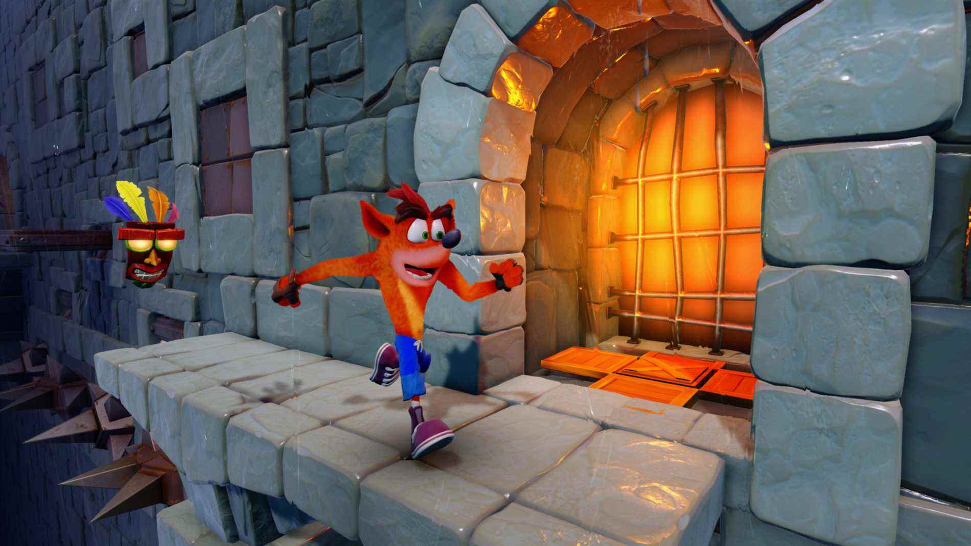 Crash Bandicoot traversant un niveau de donjon