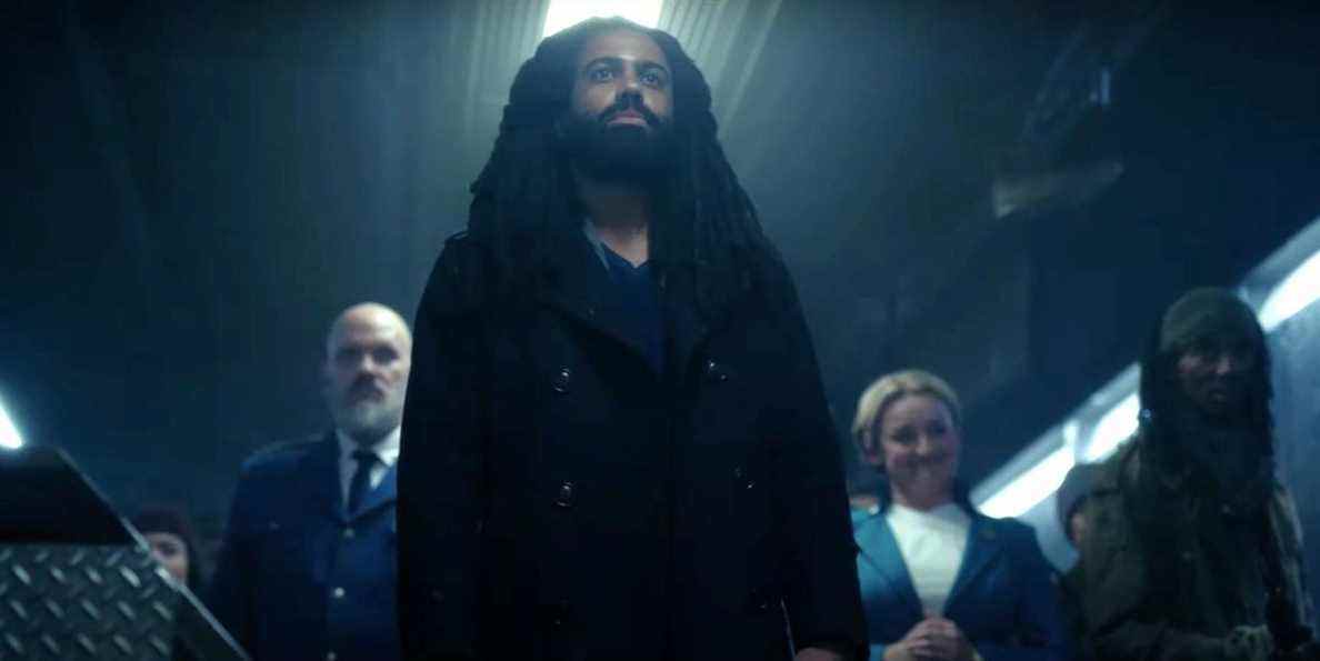 La star de Snowpiercer Daveed Diggs réagit au retour du personnage mort dans la saison 3

