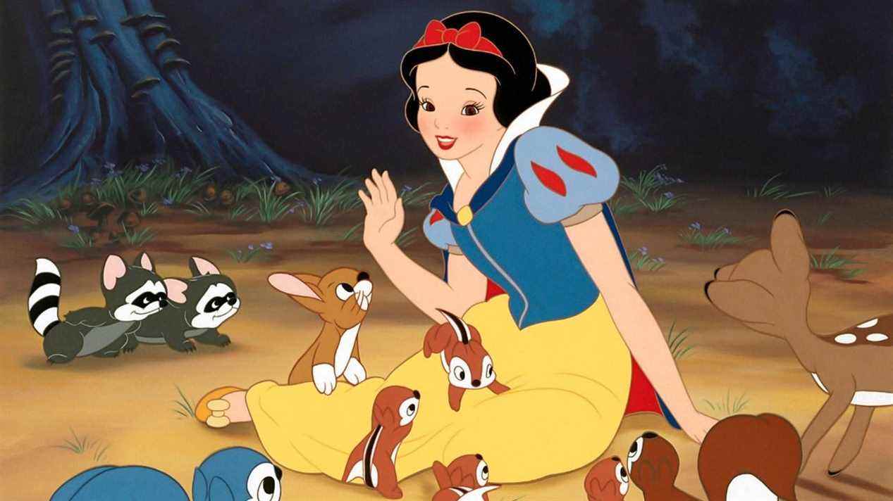 Disney répond au contrecoup du remake de Blanche-Neige après les critiques de Peter Dinklage
