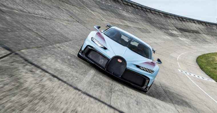 Bugatti pourrait obtenir une supercar de plus avec un gros moteur avant la poussée des véhicules électriques