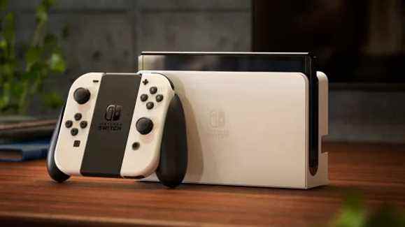 Valve Steam Deck contre Nintendo Switch OLED