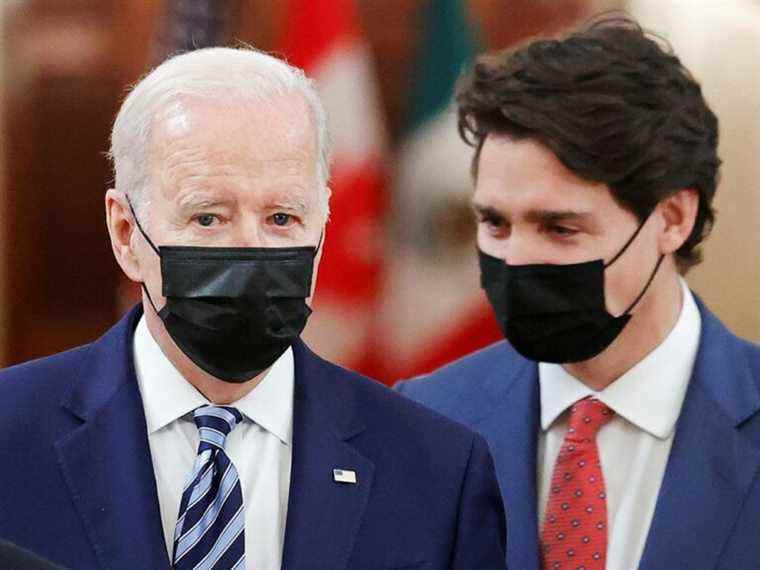 Maudit par des taux d’approbation catastrophiques, Joe Biden est toujours plus populaire que Trudeau