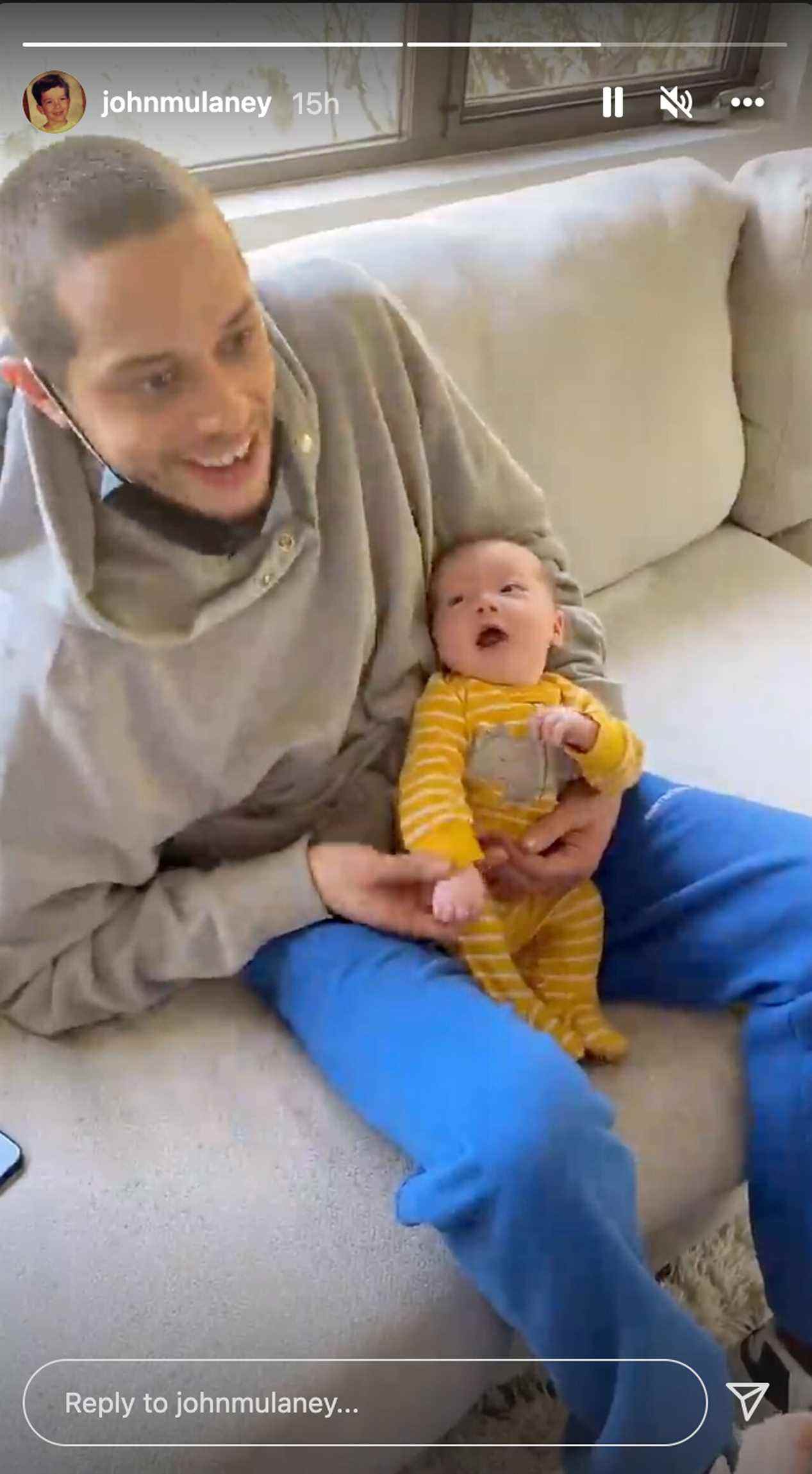 Pete Davidson tenant Malcolm, le bébé de John Mulaney et Olivia Munn