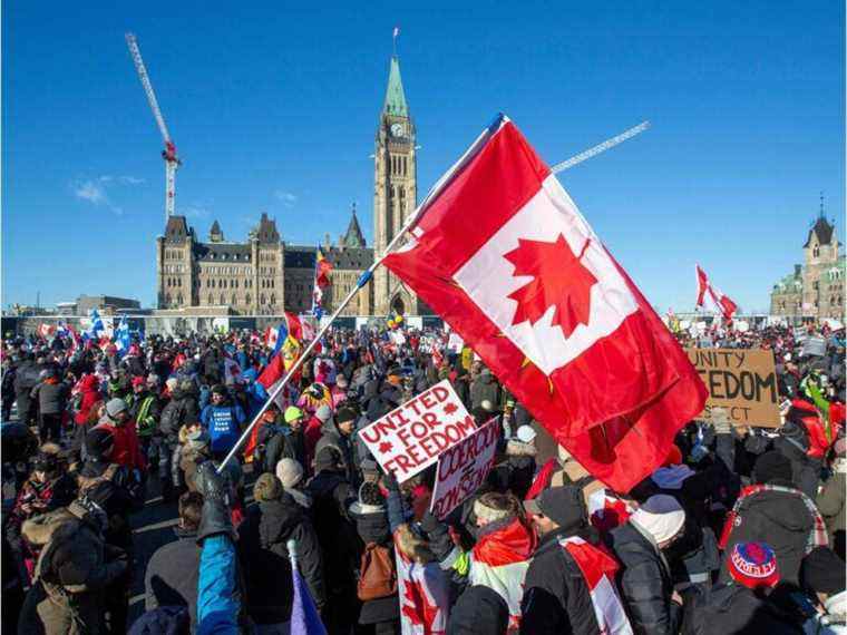 Le maire de la Colombie-Britannique appelle les manifestants du mandat de vaccination pour avoir défiguré la statue de Terry Fox