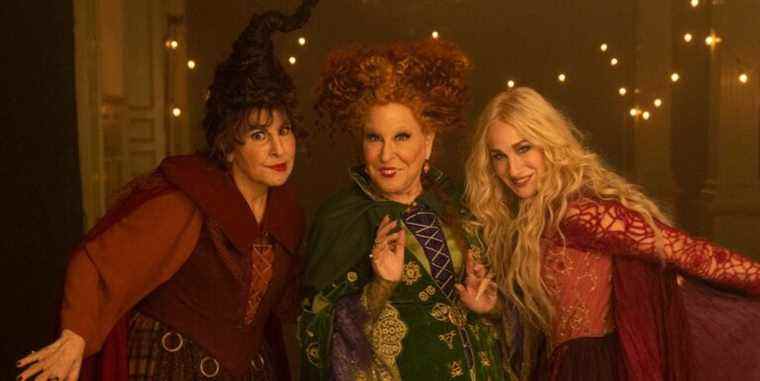 Hocus Pocus 2 étoiles célèbre l'emballage du film

