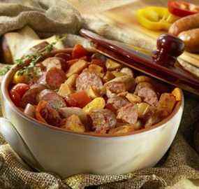 Casserole de saucisses paysannes fumées.