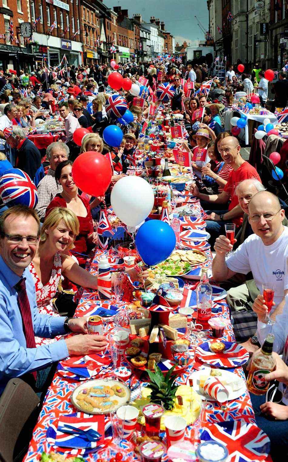 Une fête de rue pour commémorer le jubilé de diamant de la reine à Ashby De La Zouch, Leicestershire - Rui Vieira/ PA