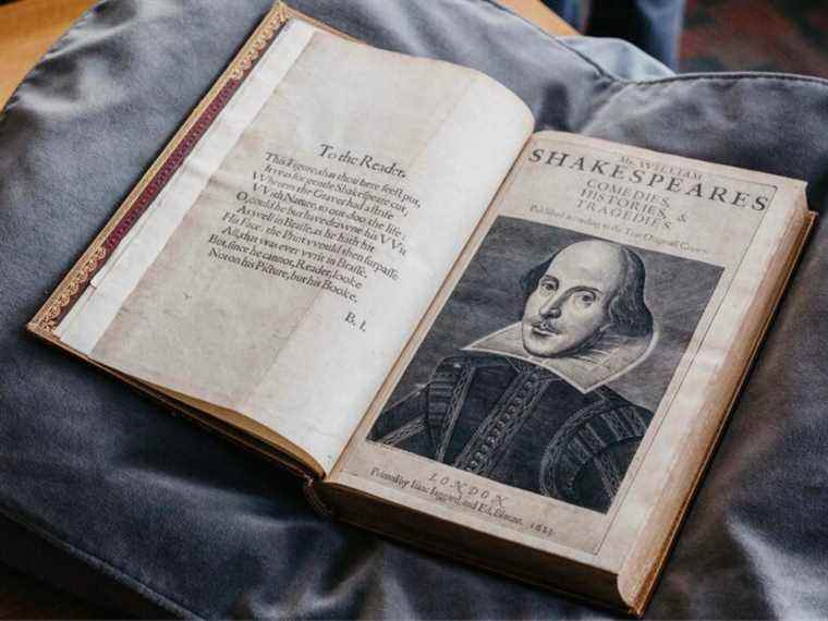 Le Premier Folio de Shakespeare, l’un des livres les plus rares au monde, est exposé pour une durée limitée à la Vancouver Art Gallery