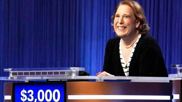 Amy Schneider devient Jeopardy !  concurrent avec le deuxième plus grand nombre de victoires consécutives, derrière Ken Jennings