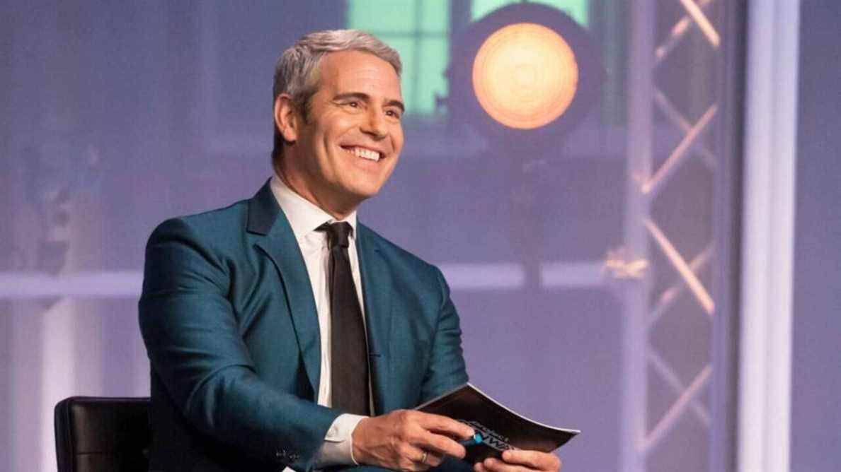 Après Project Runway Crossover, Andy Cohen se souvient d'horribles choix de tenues de vraies femmes au foyer dès le début et plus encore
