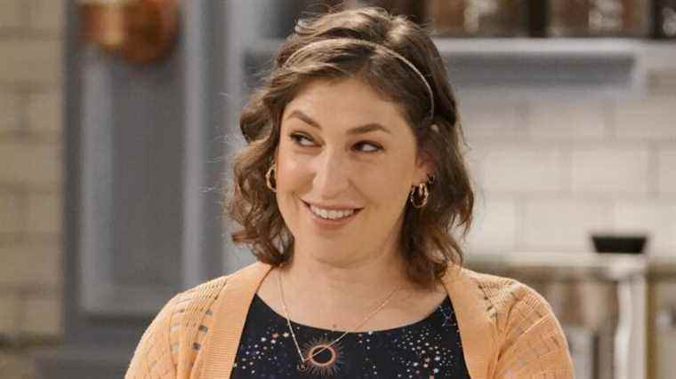 Après la mort de Bob Saget, Mayim Bialik révèle l'adorable façon dont Full House est honoré sur le set de Call Me Kat
