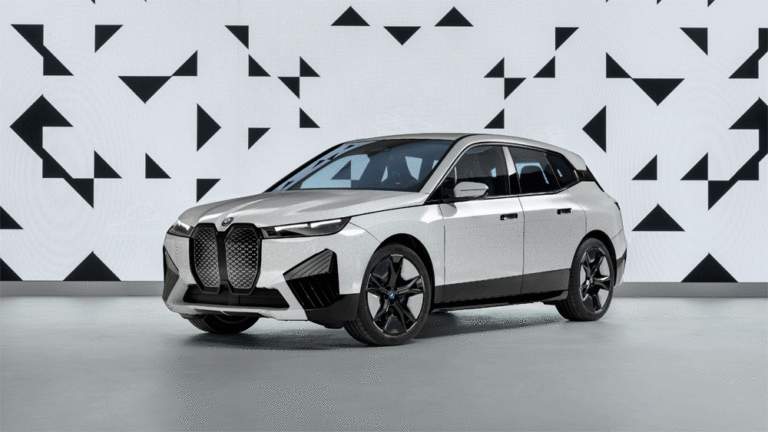 BMW a fait une voiture qui change de couleur… oui, vraiment