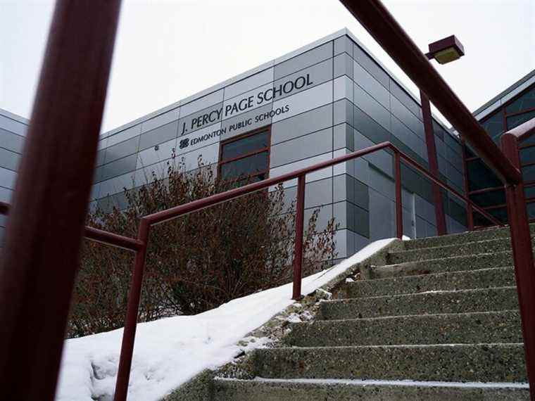 «Beaucoup d’incertitude»: les parents et les conseils scolaires attendent le plan de retour à l’école de la maternelle à la 12e année de l’Alberta