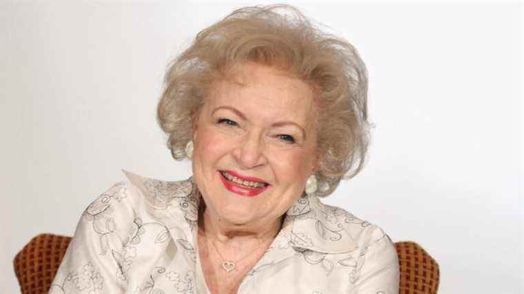 Betty White a subi un accident vasculaire cérébral six jours avant sa mort