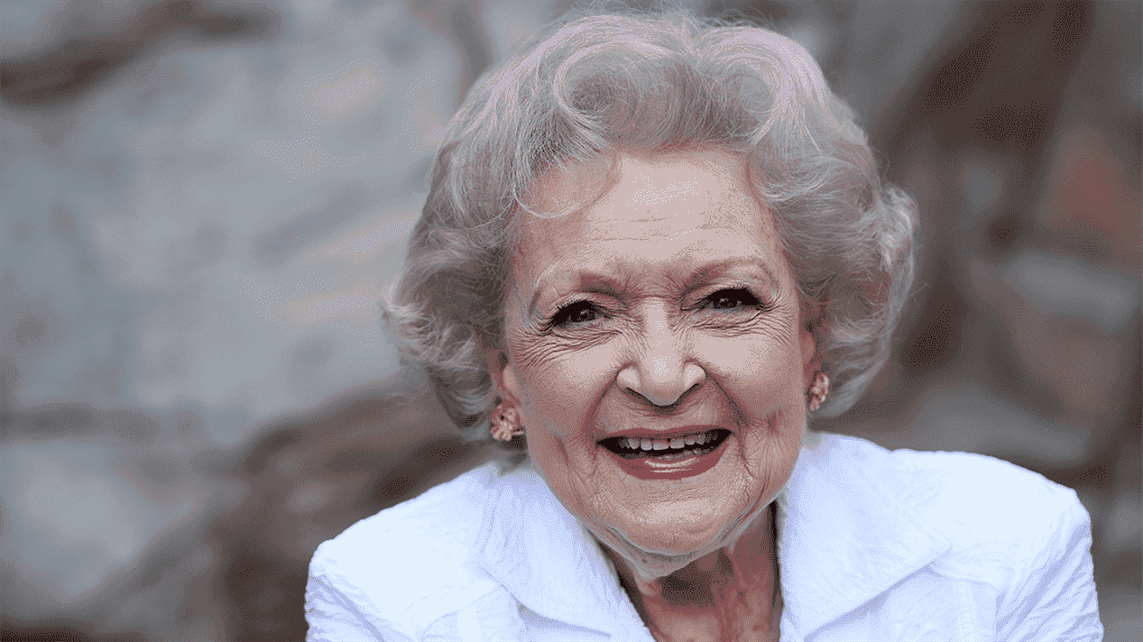 Betty White, actrice bien-aimée et pionnière primée aux Emmy Awards de The Golden Girls and More, décède à 99 ans
