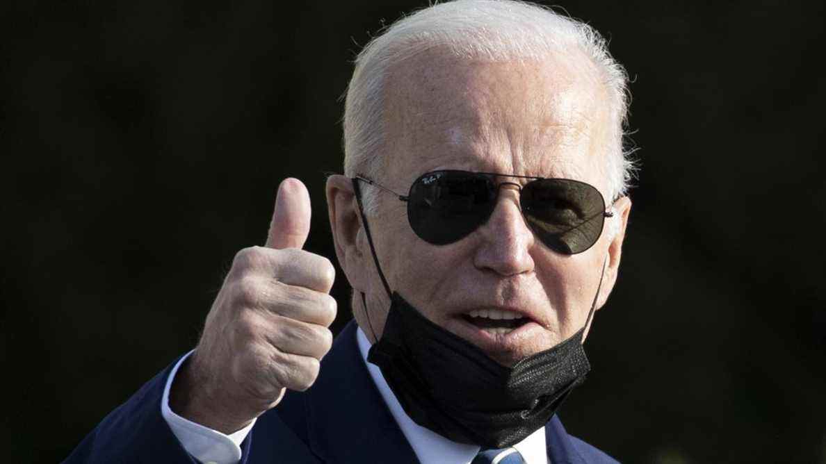 Biden qualifie le plan d'Intel de construire des usines de puces de 20 milliards de dollars dans l'Ohio de 