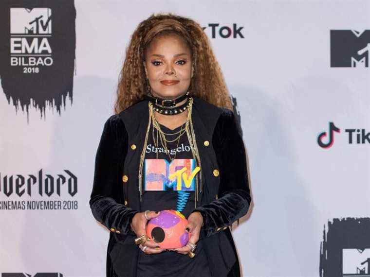 « CE N’EST PAS JUSTE »: Janet Jackson rejette les allégations de bébé « secret »