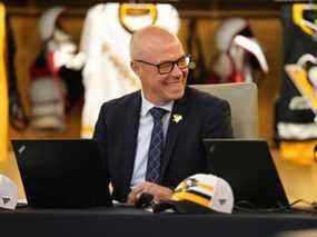 Le directeur général adjoint des Penguins de Pittsburgh, Patrik Allvin, lors des rondes 2 à 7 du repêchage de la LNH 2021 au PPG Paints Arena le 24 juillet 2021 à Pittsburgh.