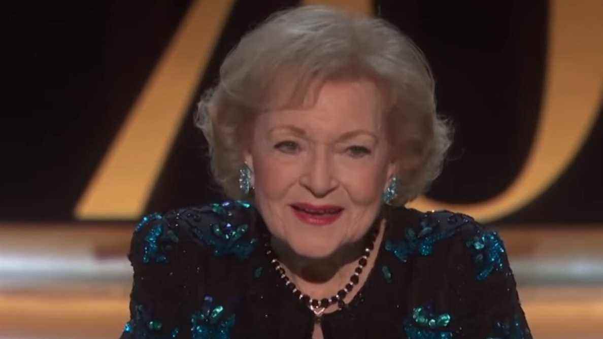 Carol Burnett aurait partagé le dernier mot de Betty White, et c'est très doux
