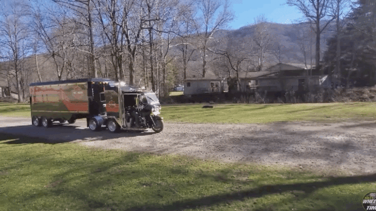 Ce camping-car Harley-Davidson Big Rig a 9 roues et pèse 4 000 livres